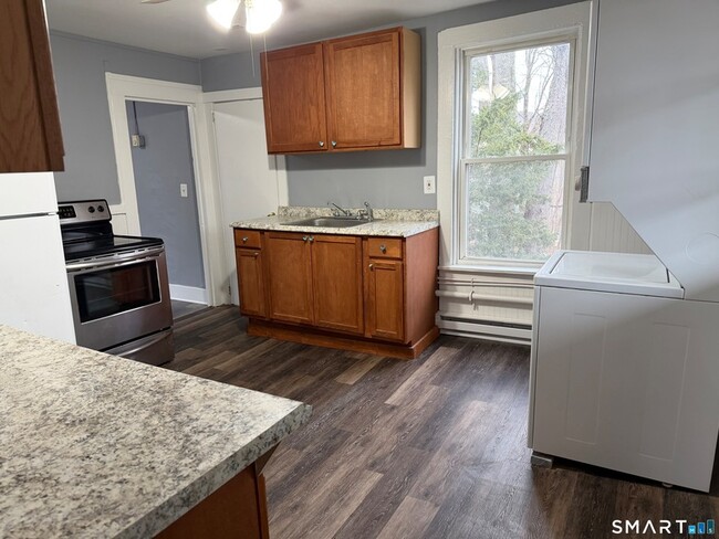 112 Rockwell St in Winchester, CT - Foto de edificio - Building Photo