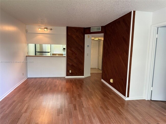 9906 Twin Lakes Dr in Coral Springs, FL - Building Photo - Building Photo
