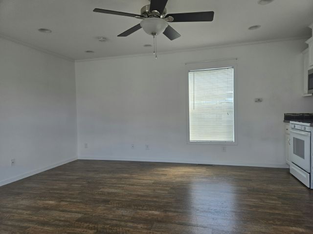 7 Coke Ave in Woodbridge Township, NJ - Building Photo - Building Photo