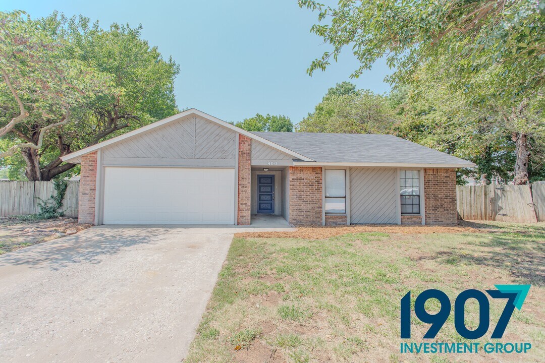 400 Trinidad Dr in Norman, OK - Building Photo