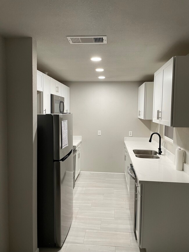 3313 Pine St in Galveston, TX - Foto de edificio - Building Photo