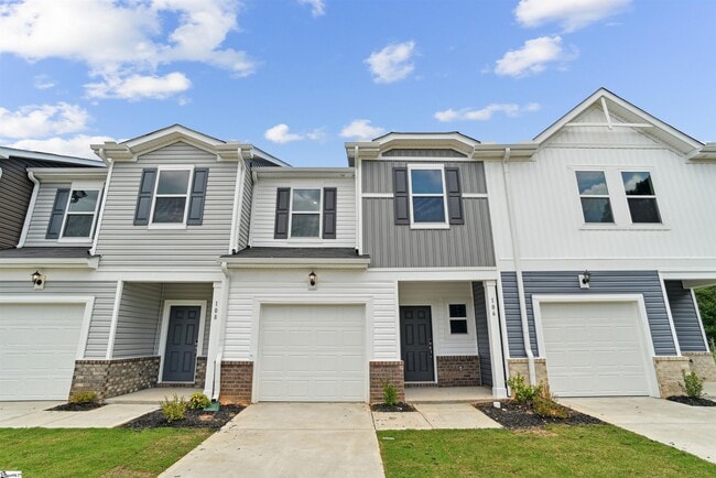 property at 7 Gramercy Wds Ln
