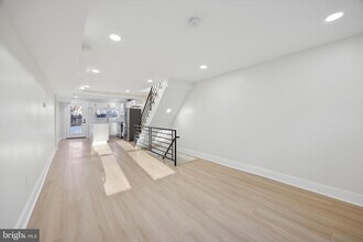 55 E Sharpnack St in Philadelphia, PA - Building Photo - Building Photo