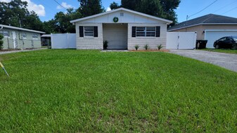 2000 White Ave in Orlando, FL - Building Photo
