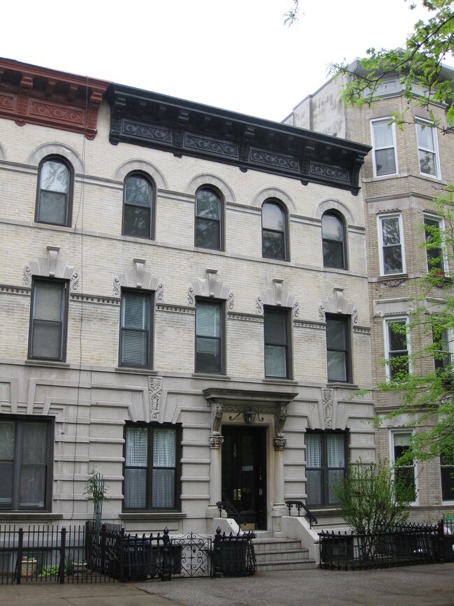 139 Russell St in Brooklyn, NY - Building Photo - Building Photo