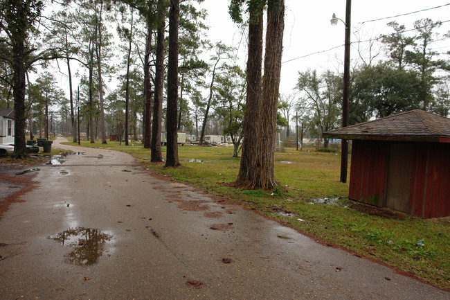 2226 Old Highway 171 in Lake Charles, LA - Foto de edificio - Building Photo