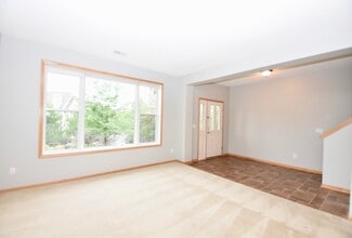8395 Townsend Dr in Eden Prairie, MN - Foto de edificio - Building Photo