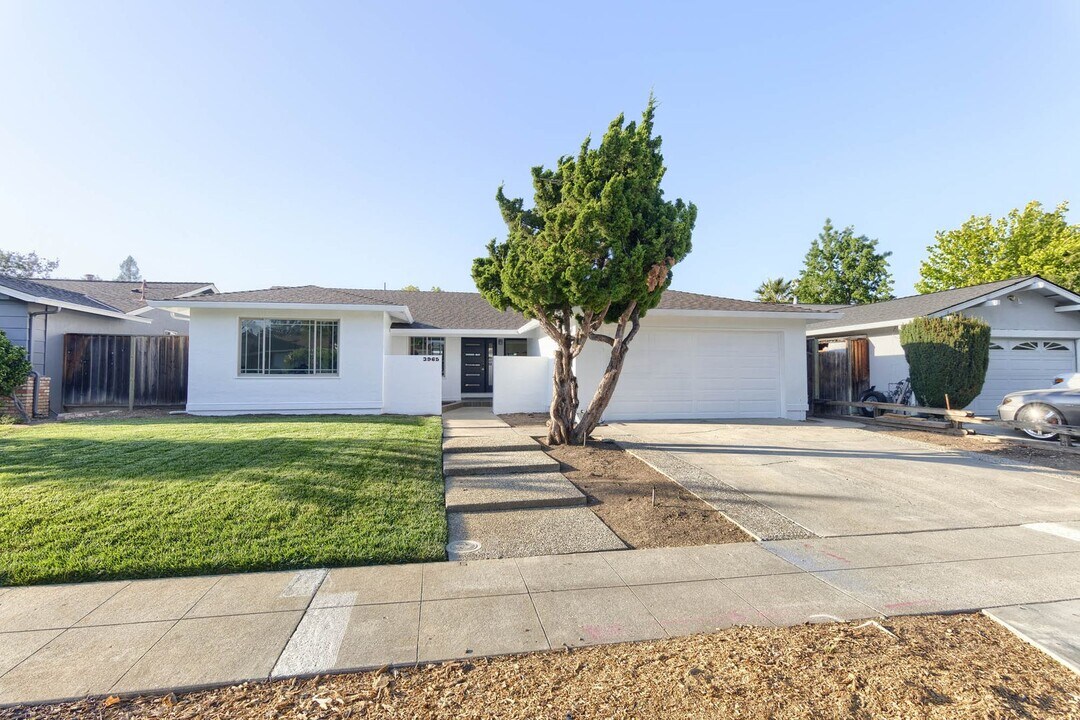 3965 Casa Grande Way in San Jose, CA - Building Photo