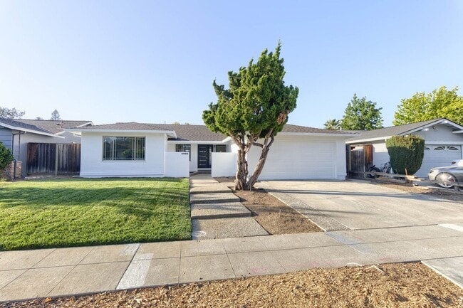 property at 3965 Casa Grande Way