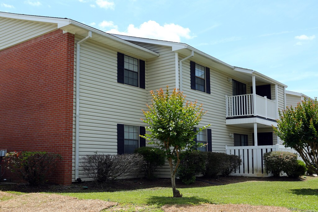 Summer West Apartments in Hattiesburg, MS