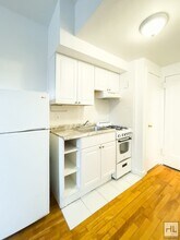 East 61 Street in New York, NY - Building Photo - Building Photo