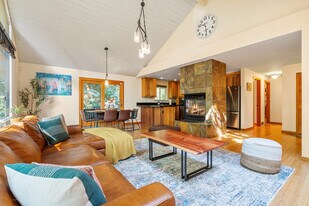 16441 SE 42nd Pl in Bellevue, WA - Building Photo