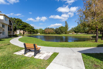 1100 Crestwood Ct S in Royal Palm Beach, FL - Building Photo - Building Photo