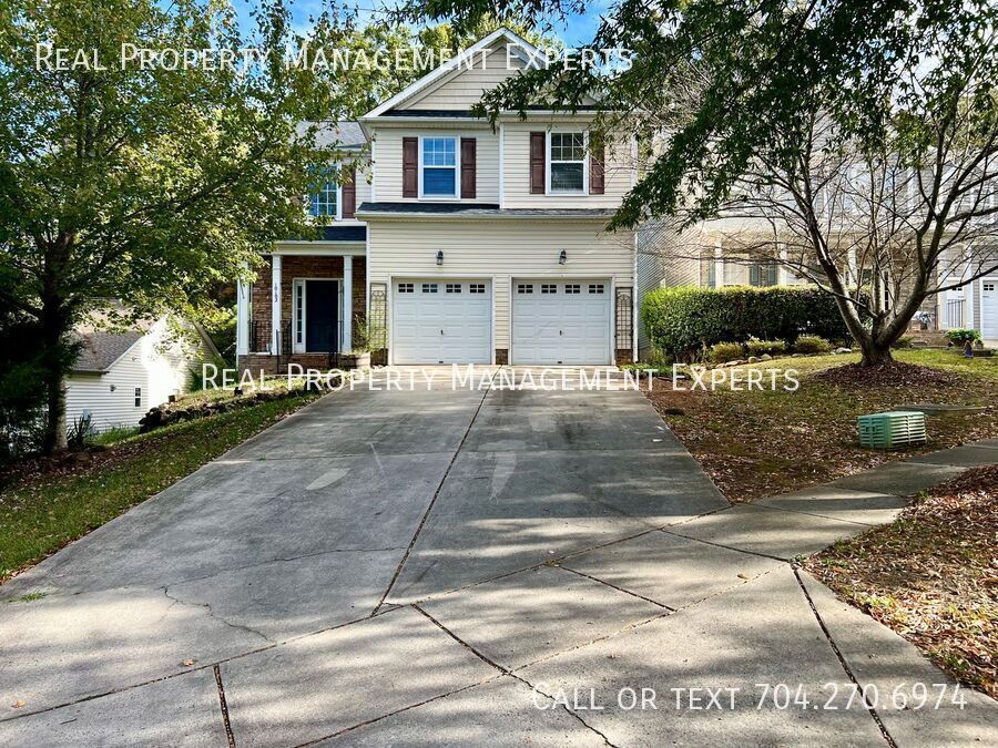 10102 Old Carolina Dr in Charlotte, NC - Building Photo