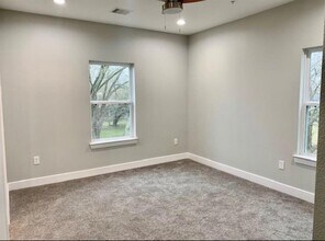 142 W 5th St-Unit -D in Kemah, TX - Building Photo - Building Photo