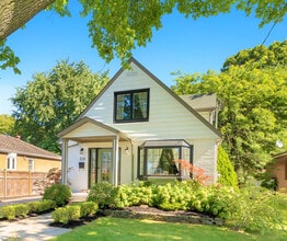 519 Regina Dr in Burlington, ON - Building Photo - Building Photo