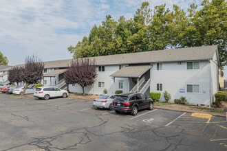 Lancaster Park Apartments in Salem, OR - Building Photo - Building Photo