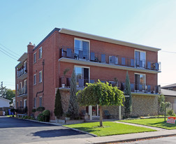 17 Cloverdale Ave Apartments