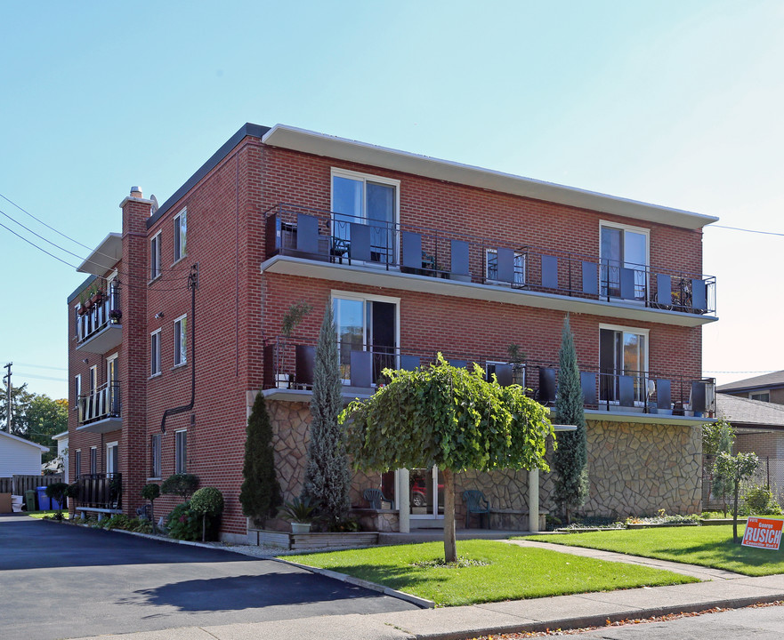 17 Cloverdale Ave in Hamilton, ON - Building Photo