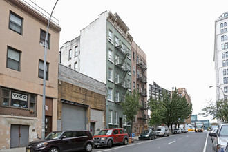 452 W 36th St in New York, NY - Building Photo - Building Photo