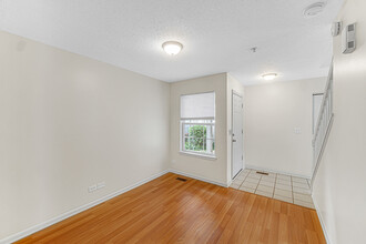 2588 Dickens Ct in Aurora, IL - Building Photo - Building Photo