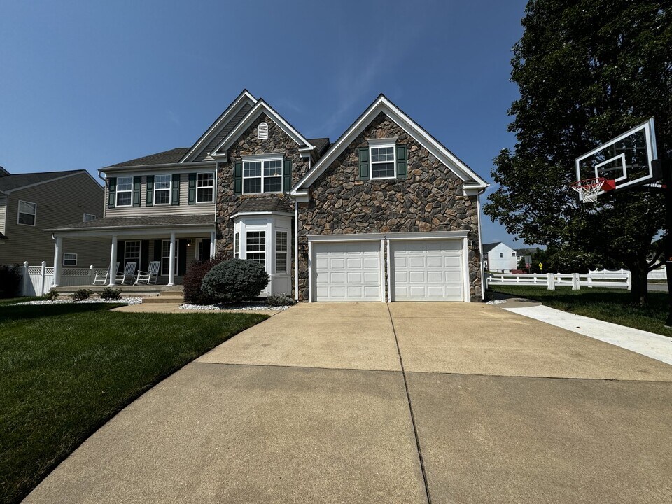 9 Gallery Rd in Stafford, VA - Building Photo