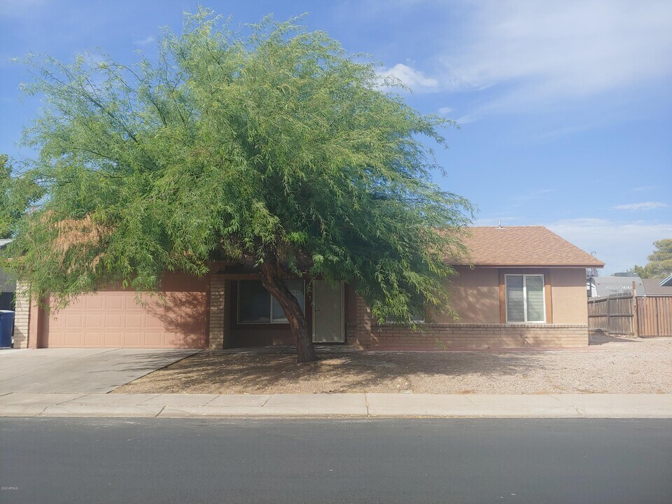 568 W Caroline Ln in Chandler, AZ - Building Photo