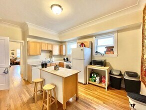 2211 W Armitage Ave in Chicago, IL - Building Photo - Building Photo
