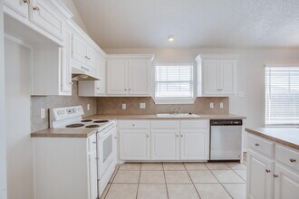 9708 Avenue U in Lubbock, TX - Building Photo - Building Photo