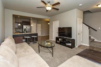 132 Cambridge Dr in West Des Moines, IA - Building Photo - Building Photo