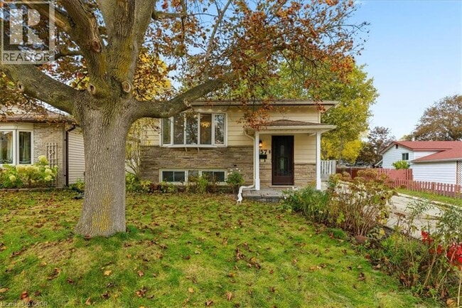 157 Pinedale Dr in Kitchener, ON - Building Photo - Building Photo