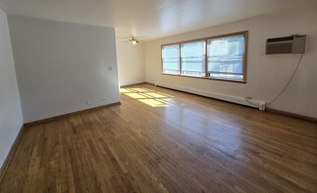 property at 4114 N Kedvale Ave
