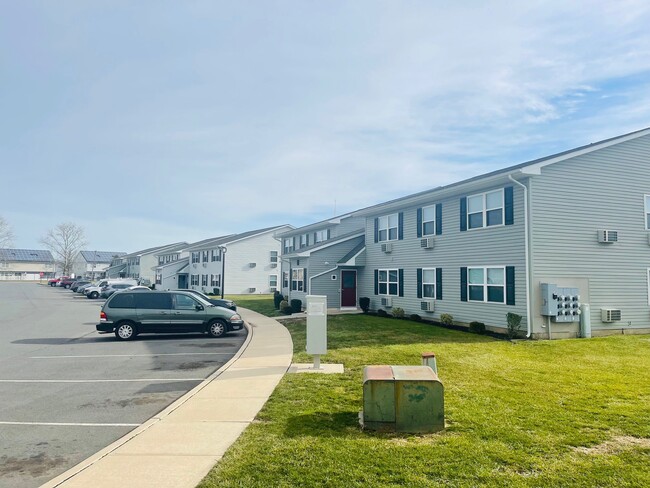 Millstream & Maplewood Apartments in Wrightstown, NJ - Building Photo - Building Photo