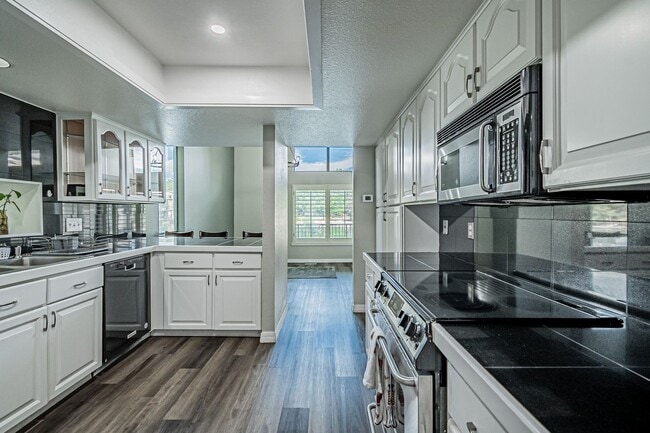 9866 E Maplewood Cir in Englewood, CO - Building Photo - Building Photo