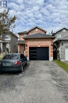 34 Violet St in Barrie, ON - Building Photo
