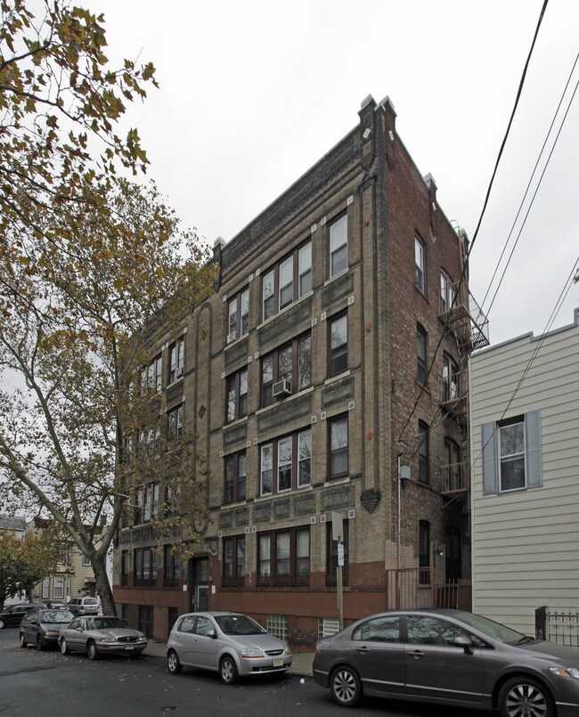 48 Garrison Ave in Jersey City, NJ - Building Photo - Building Photo