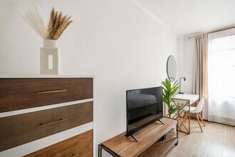 1597 York Ave in New York, NY - Building Photo - Building Photo