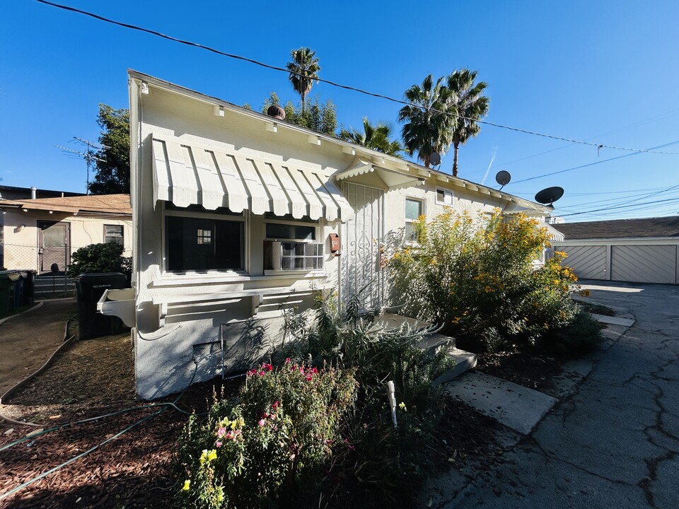 14210 Sylvan St, Unit 3 in Van Nuys, CA - Building Photo