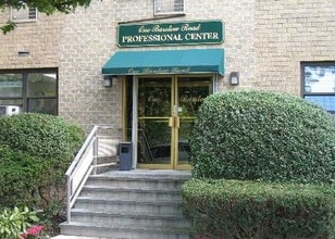 5 Schenck Ave in Great Neck Plaza, NY - Building Photo - Building Photo
