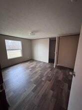 111 Loyalty Ln in Sparta, TN - Foto de edificio - Building Photo