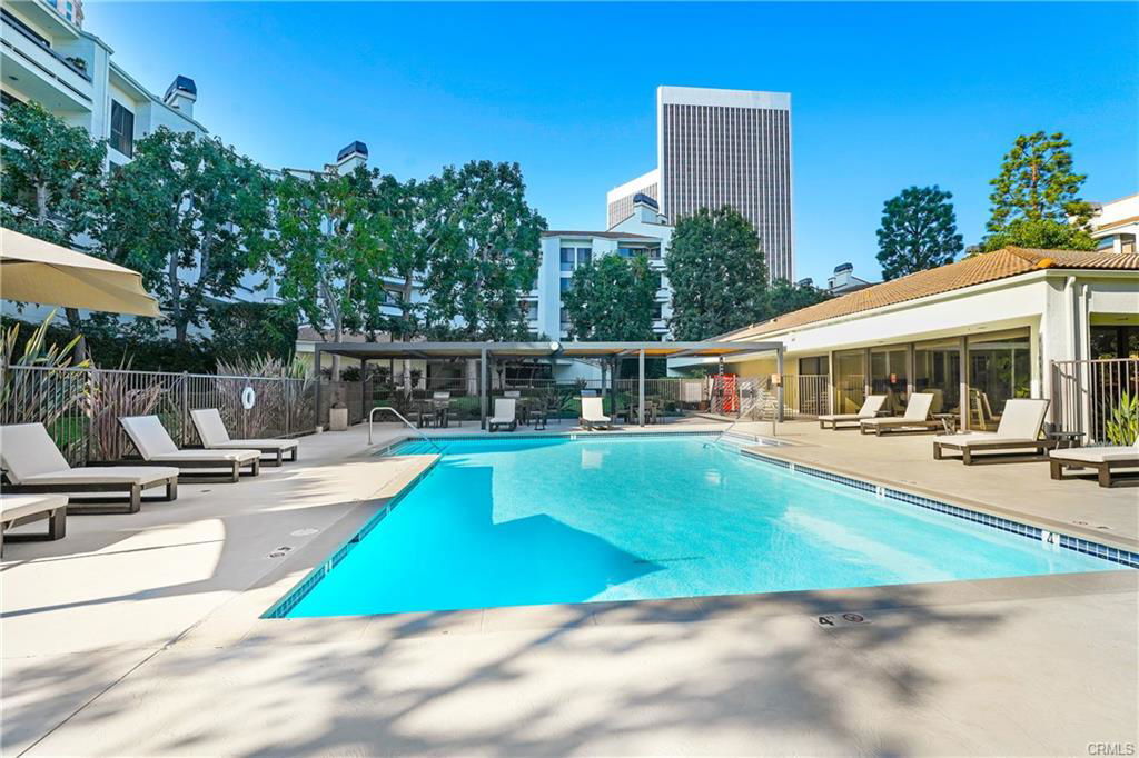 2122 Century Park Ln in Los Angeles, CA - Building Photo