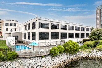 Riverview Lofts in Norfolk, VA - Foto de edificio - Building Photo