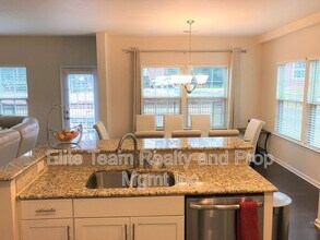 1913 Fleetwood Dr in Charlotte, NC - Building Photo - Building Photo