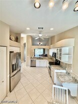 8440 Ibis Cove Cir in Naples, FL - Building Photo
