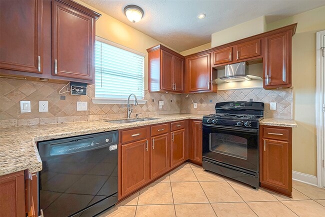 11015 WARATH Oak Ct
