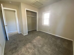 5000 Hickman Rd in Des Moines, IA - Building Photo - Building Photo