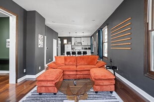 525 E North St in Indianapolis, IN - Building Photo