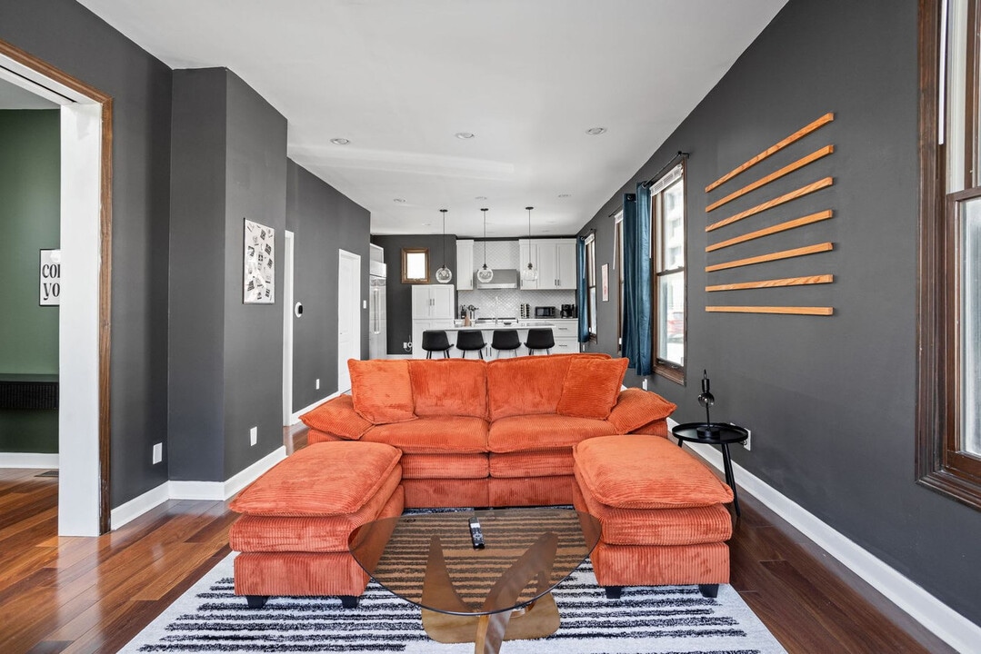 525 E North St in Indianapolis, IN - Building Photo