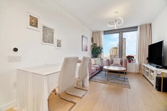 3 Ct Square W in Queens, NY - Foto de edificio - Building Photo