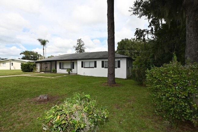 37017 Meridian Ave in Dade City, FL - Building Photo - Building Photo